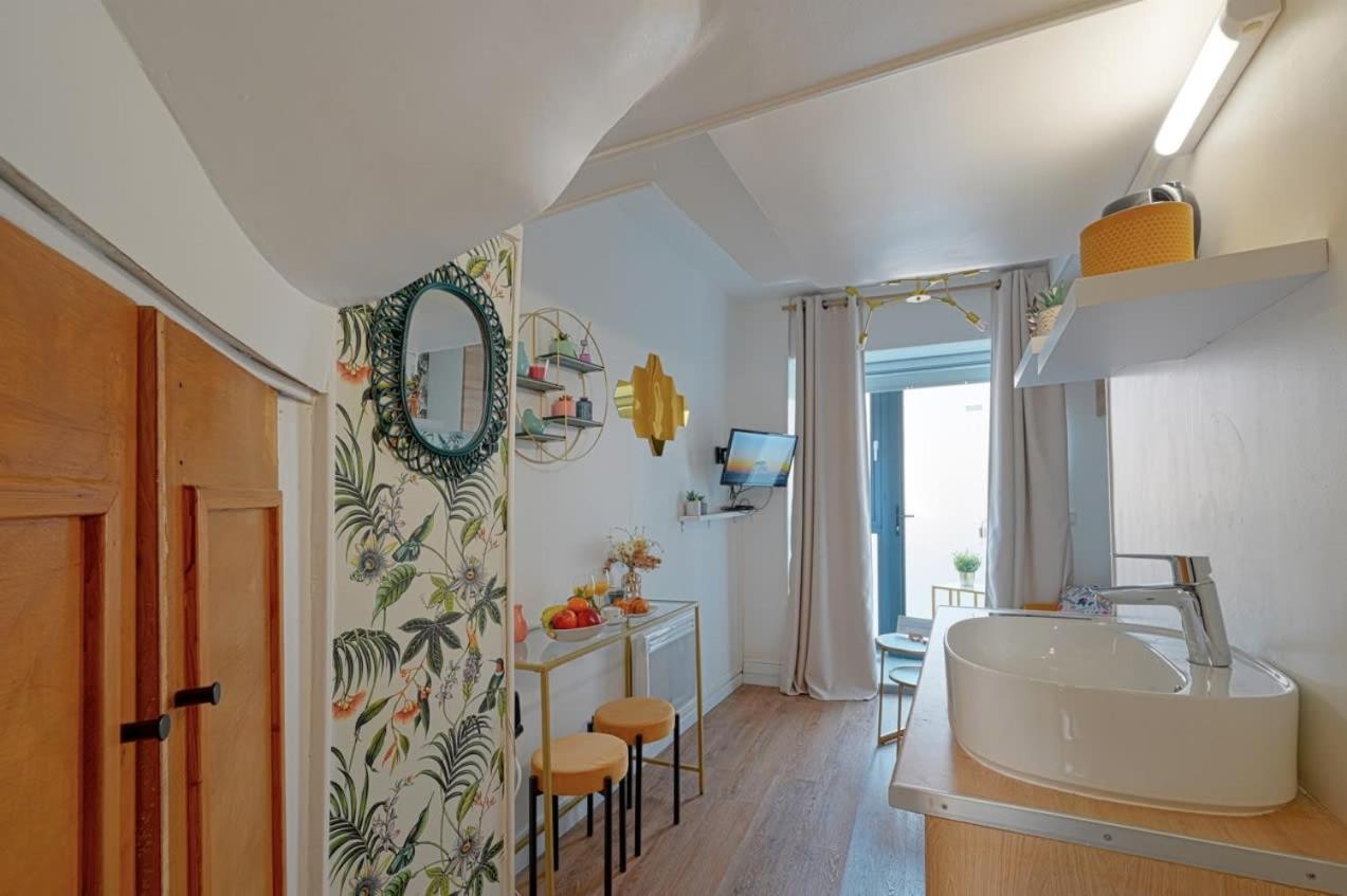 Cosy Renovated Studio In Heart Of Marais, Best Area To Discover In Paris Apartment Bagian luar foto