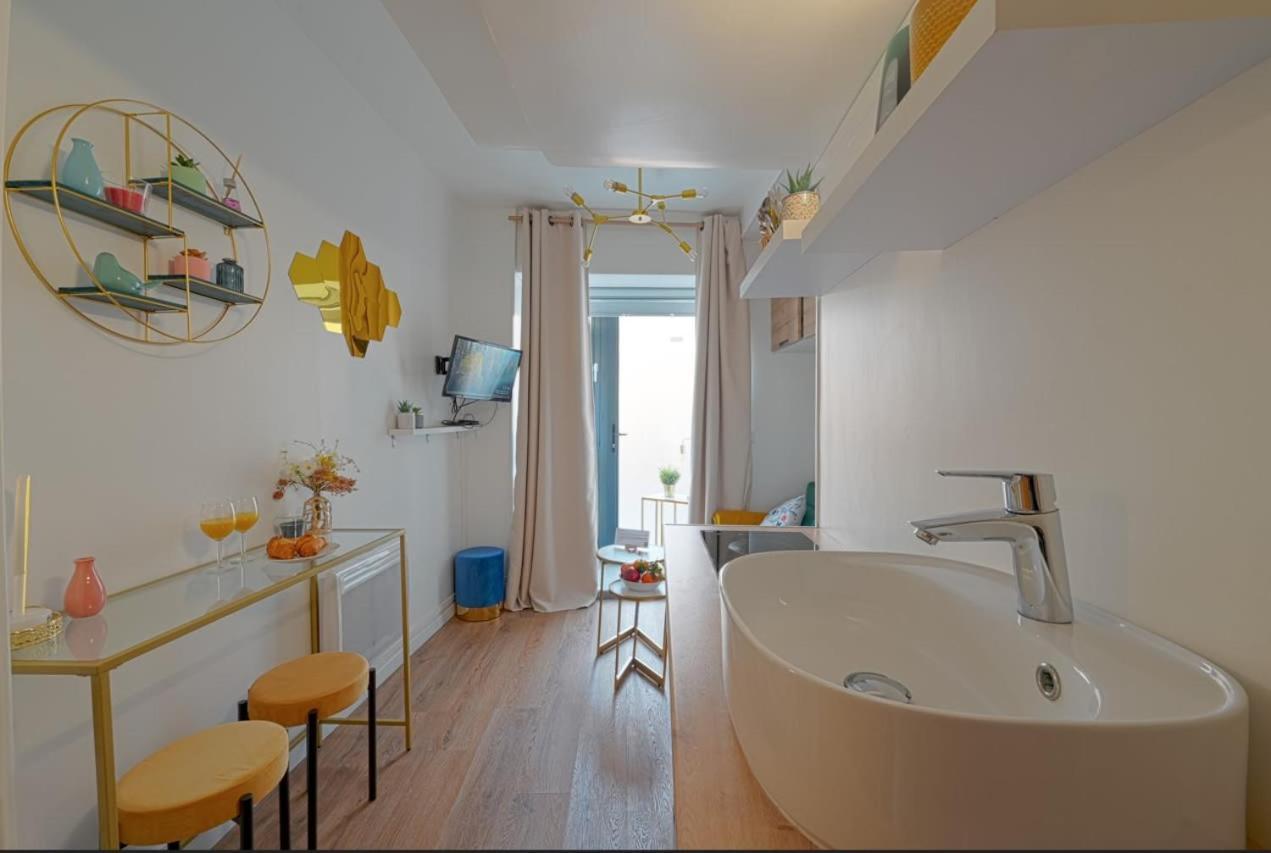 Cosy Renovated Studio In Heart Of Marais, Best Area To Discover In Paris Apartment Bagian luar foto